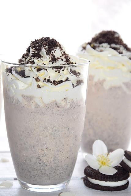 Waniliowy shake z ciasteczkami Oreo