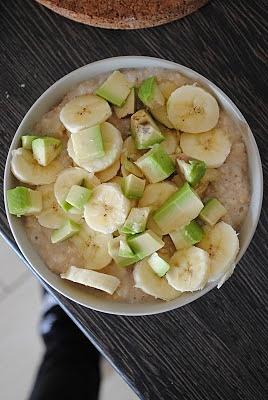 Owsianka z awokado, bananem i mlekiem kokosowym
