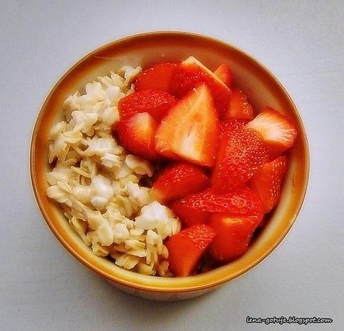 Owsianka z truskawkami