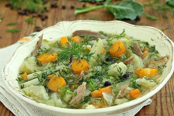 Zupa z kalarepy i kapusty na kaczce