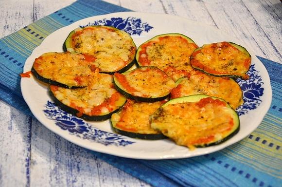 Dietetyczna pizza z cukinii pizzerinki