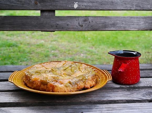 Odwracana tarta z rabarbarem i jabłkami