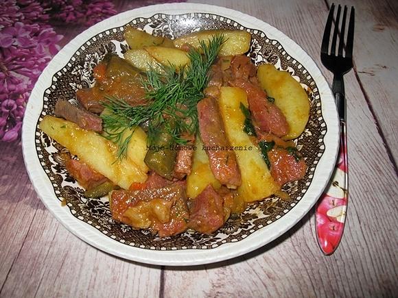 Gulasz z ziemniakami i ogórkiem