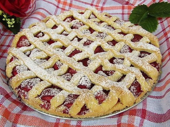 Tarta maślana z truskawkami