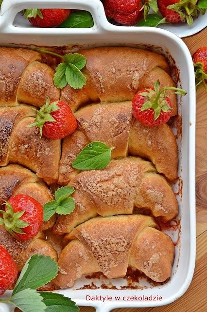 Rogaliki pieczone w cynamonowej kąpieli