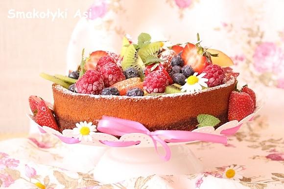 Serniczek z mascarpone i świeżymi owocami