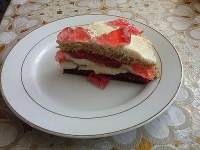 Torcik na omletach