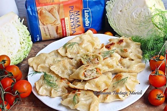 Pierogi z młodą kapustą i boczkiem