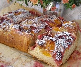 Ciasto drożdżowe z owocami