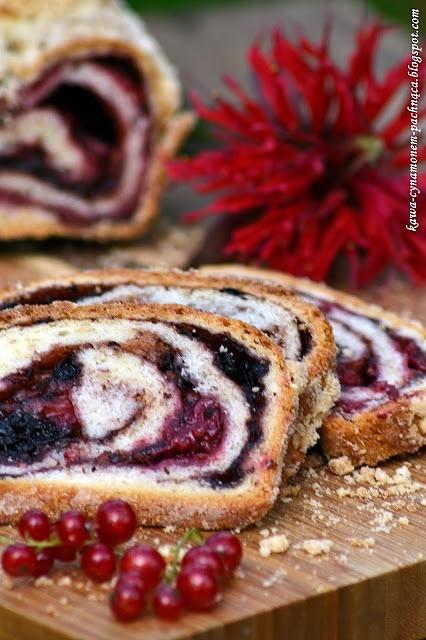 Najprostsze ciasto drożdżowe z porzeczkami