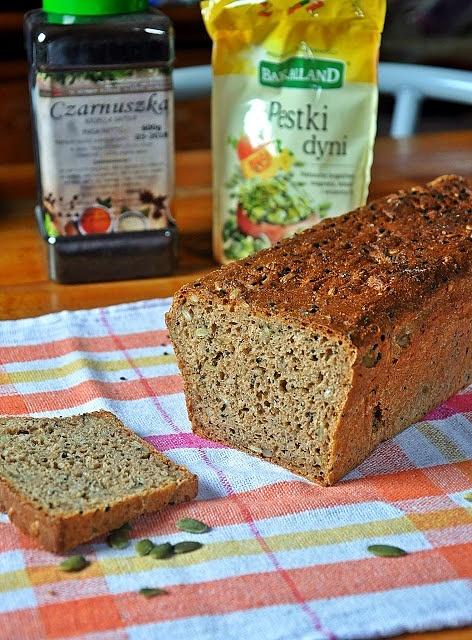 Chleb orkiszowy z czarnuszką i nasionami chia