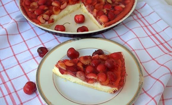 Tarta z czereśniami, budyniem i galaretką