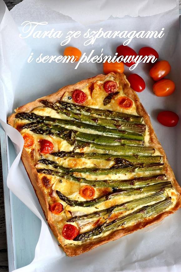 Tarta ze szparagami i serem pleśniowym