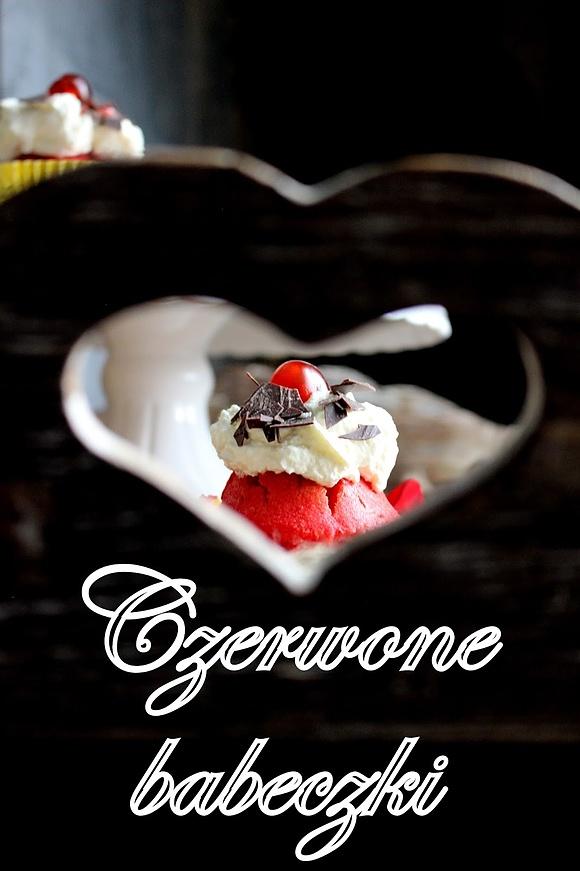 Czerwone babeczki waniliowe - muffinki walentynkowe