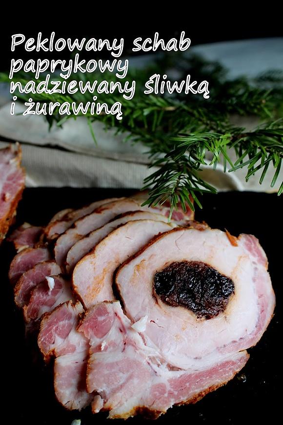 Peklowany schab paprykowy nadziewany śliwką i żurawiną