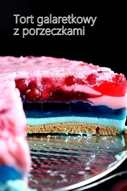 Tort galaretkowy z pianką i porzeczkami