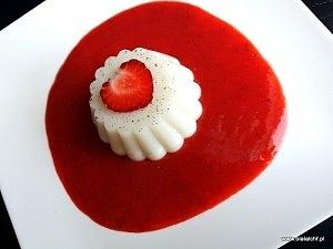 Keto panna cotta z musem truskawkowym