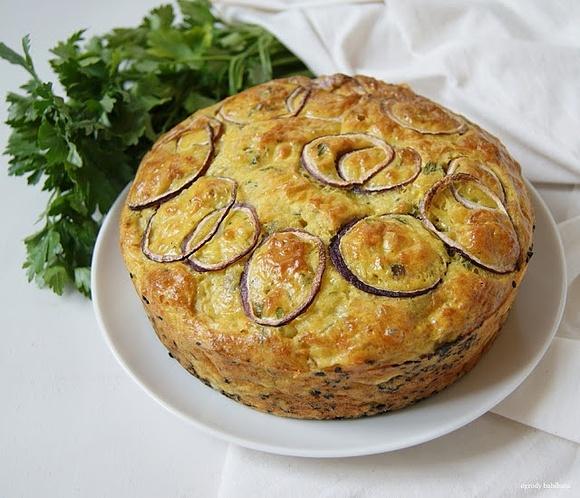 Ciasto kalafiorowe z ziołami i parmezanem