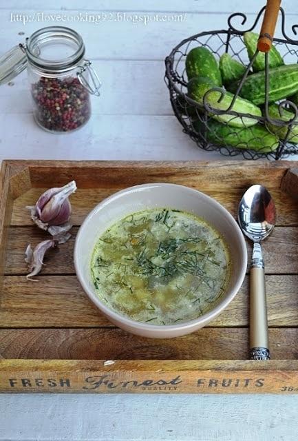 Zupa ogórkowa ze świeżych ogórków