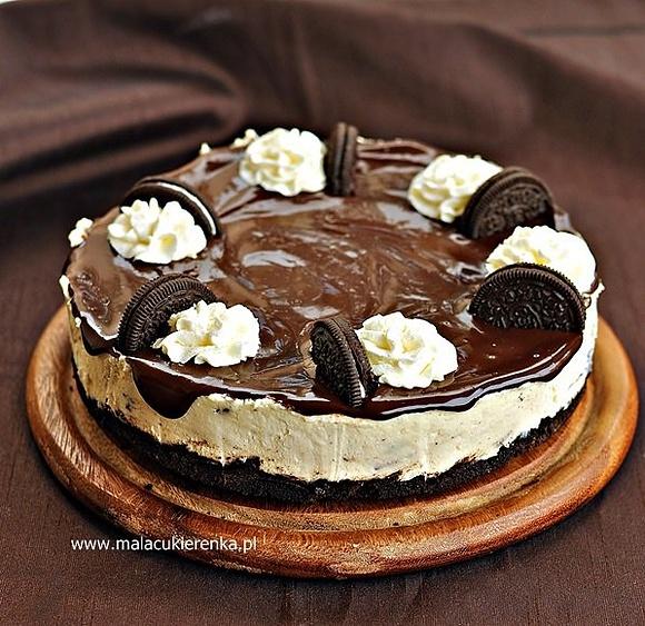 Prosty sernik z ciasteczkami Oreo