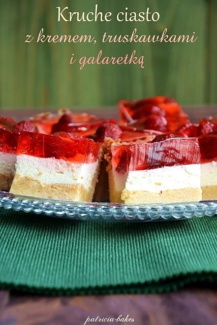 Kruche ciasto z kremem mascarpone i truskawkami w galaretce