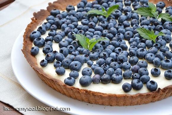 Bretońska tarta z kremem i borówkami