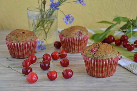 Wiśniowe muffinki z makiem