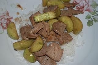 Wieprzowina ze świeżym ogórkiem