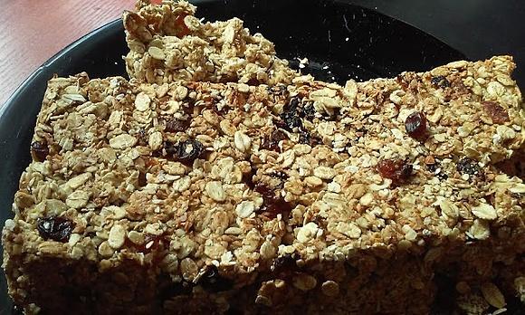 Wegańskie batony granola z orzechami i siemieniem lnianym