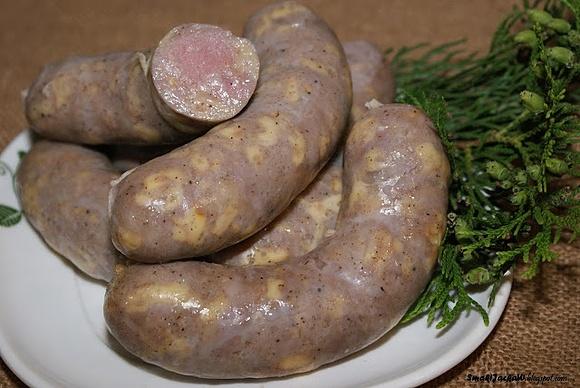 Kiełbasa grillowa z serem pieczona w niskiej temperaturze