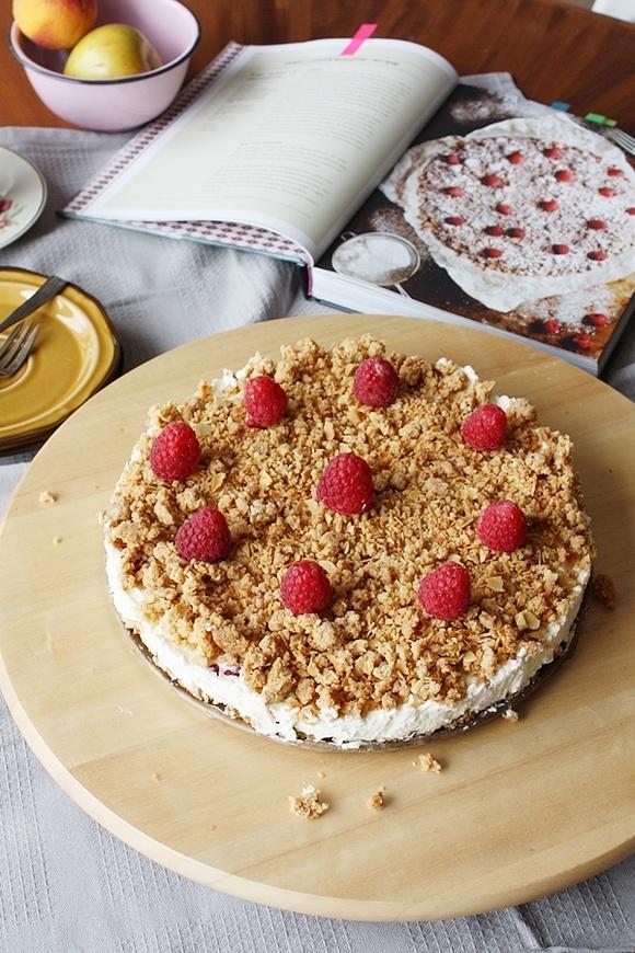 Ciasto z malinami i kremem mascarpone na bazie kruszonki