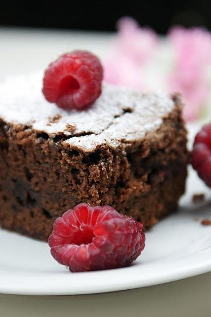 Pomarańczowe brownie z malinami