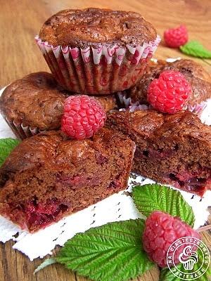Muffinki brownie z malinami