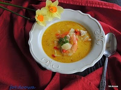 Zupa tajska z kurczakiem i krewetkami