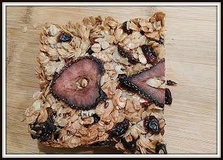 Baton crunchy z płatków owsianych i suszonych owoców