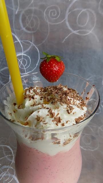 Shake truskawkowy