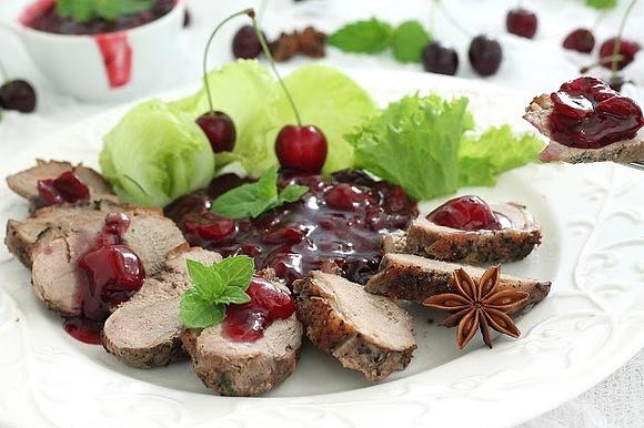 Kaczka z sosem czereśniowo-miętowym