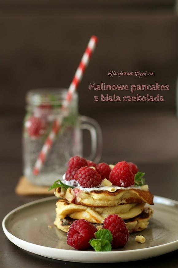 Malinowe pancakes z białą czekoladą