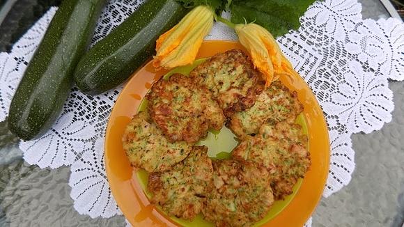 Cukiniowe placuszki z serem i kurczakiem