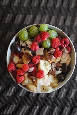 Jaglanka z dodatkami: agrest, maliny, banan, orzechy i więcej