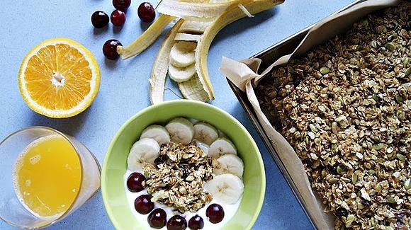 Miodowo-cynamonowa granola na dobry początek dnia