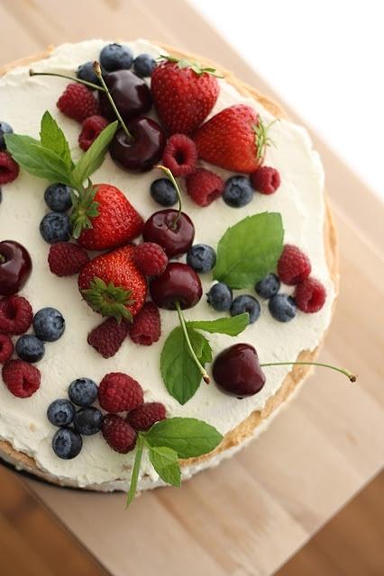 Naked cake - przepis na biszkopt i krem bez okrycia
