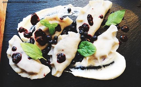 Pierogi z jagodami