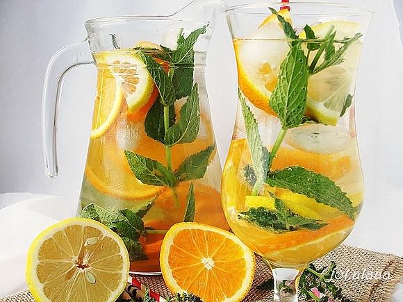 Lemoniada cytrusowa z miętą i miodem