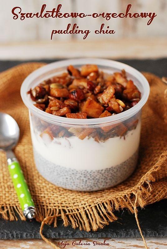 Szarlotkowy pudding chia z orzechami i cynamonem