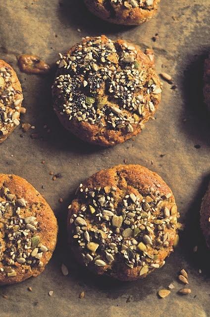 Scones z tahini i ziarnami