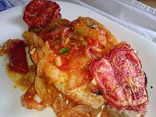 Kotlety ze schabu pieczone z papryką i pomidorem
