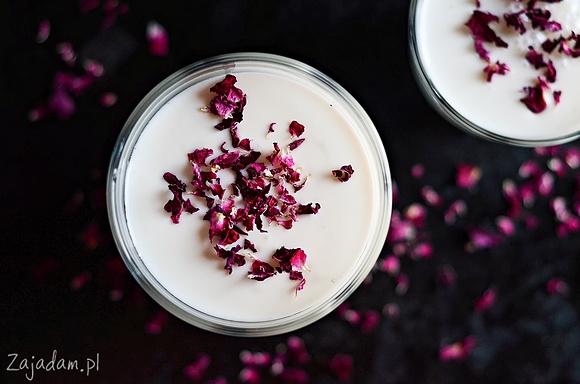 Lassi z wodą różaną