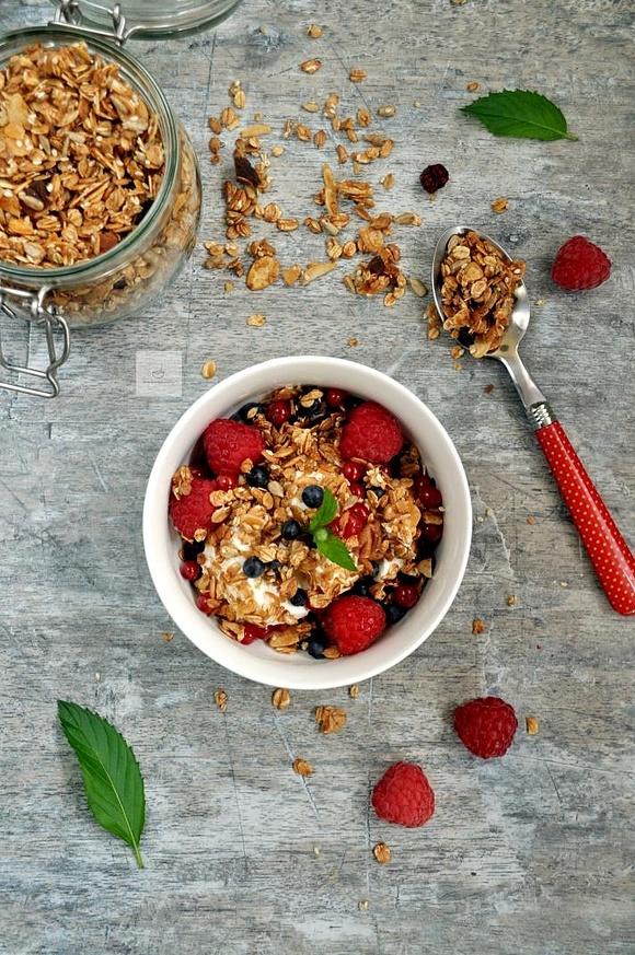 Granola orkiszowo-owsiana