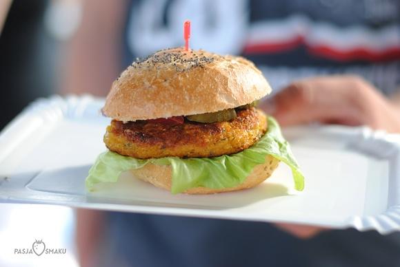 Mini burgery curry z mozzarellą na bazie kaszy jaglanej